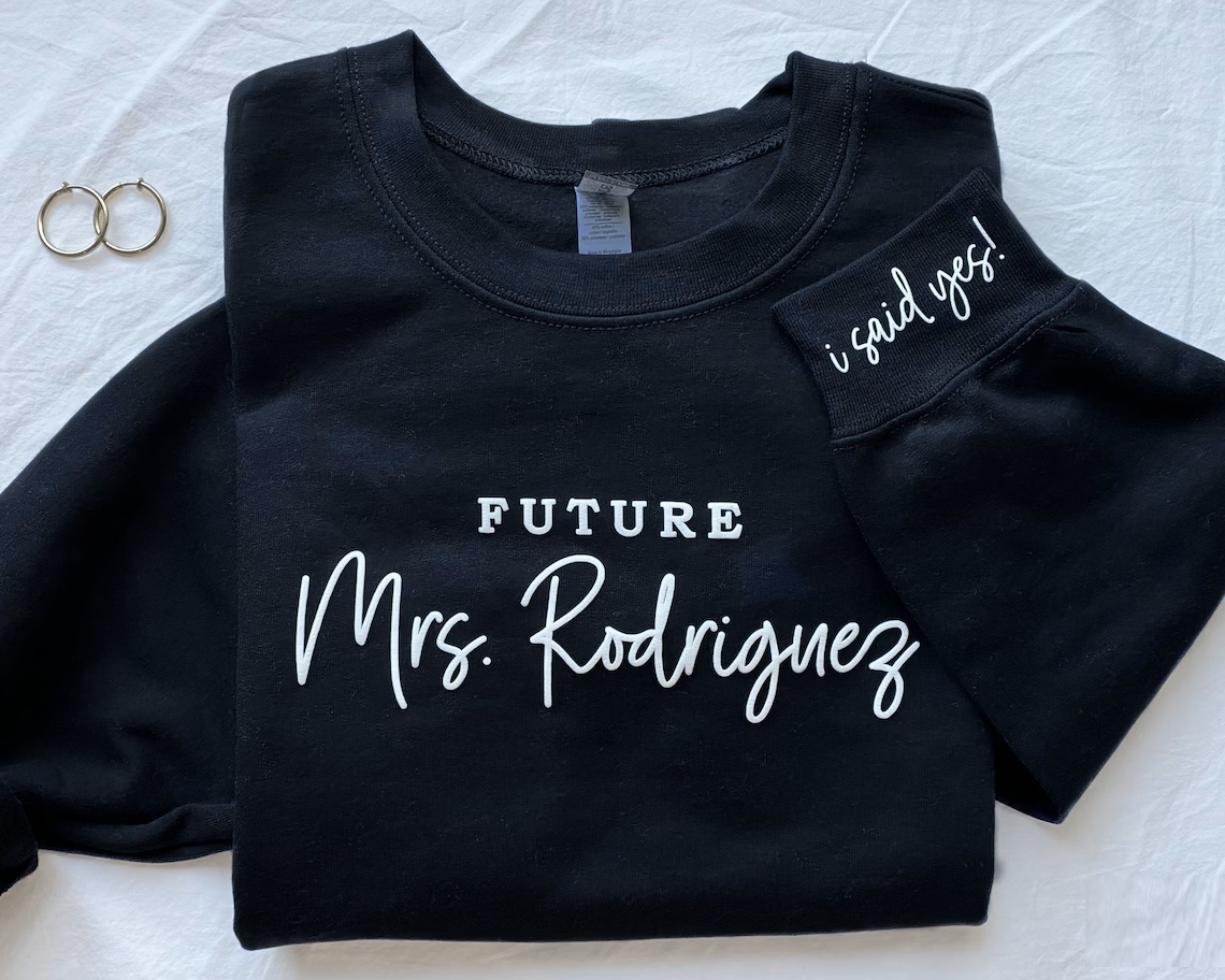 Future Mrs Sweatshirt puff embossed